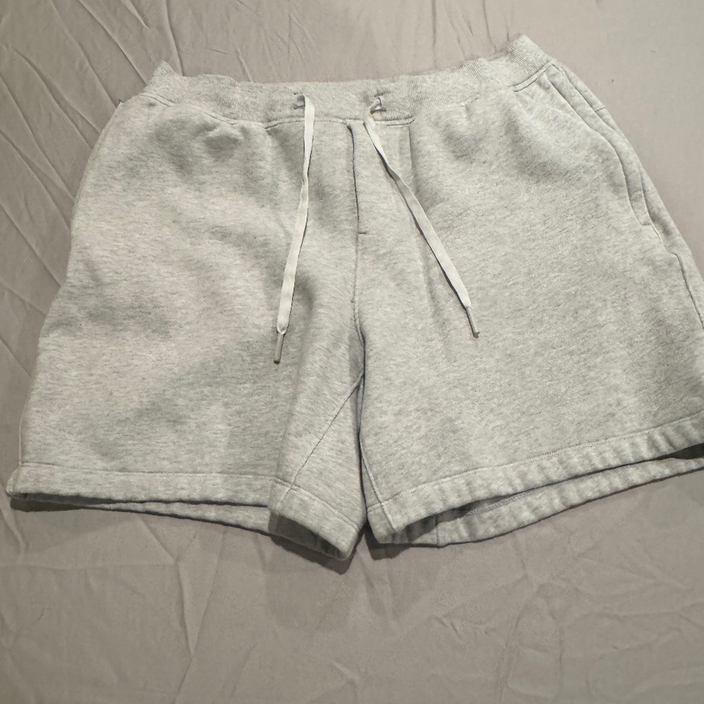 Lululemon steady stage classic fit short 7" | L
